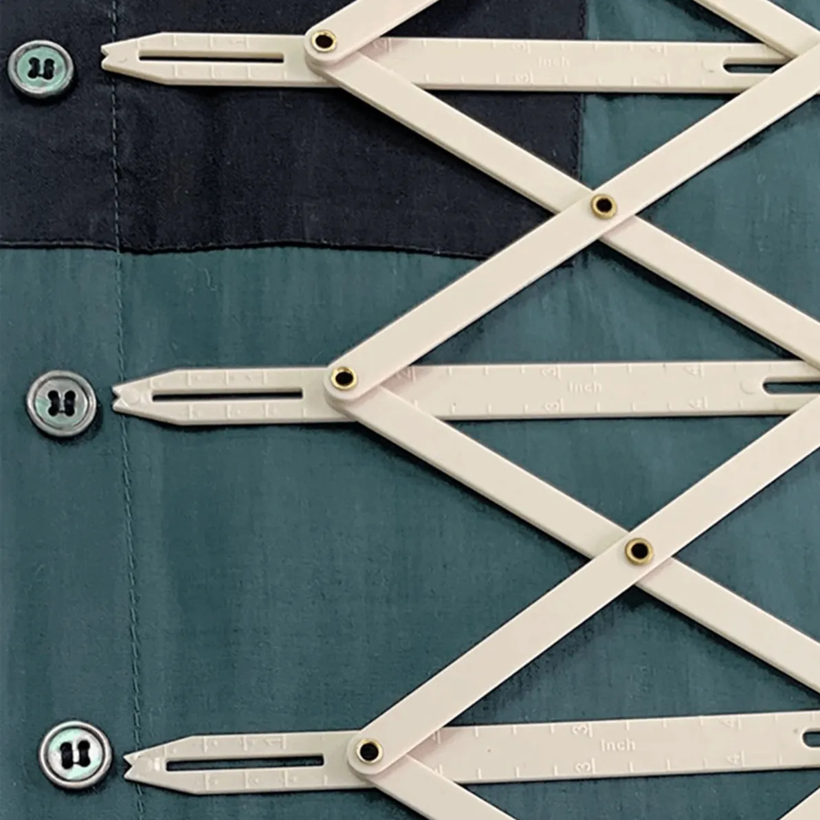 Expandable sewing gauge